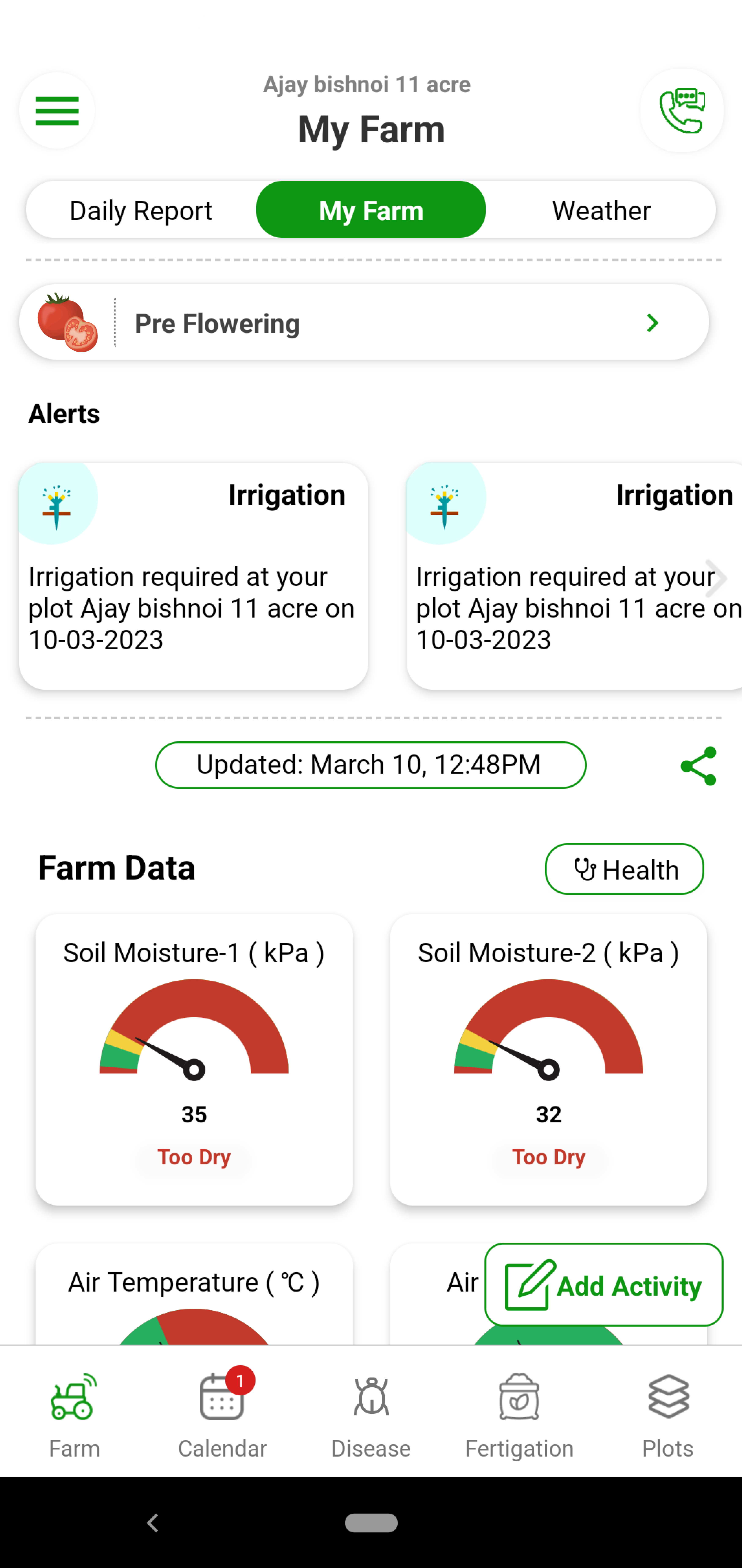 Too much water or too less water can be very harmful for tomato. Over irrigation leads to wilting in the plants. Tomato’s water requirements vary based on soil type and stage. With Fyllo’s device containing soil moisture and soil temperature sensor and intelligent software, you get alerts on how much water to provide to the crop. You can also see and visualize evapotranspiration (Etc) values of the crop. You can perfectly manage the water requirements to get the perfect size, color and sugar.